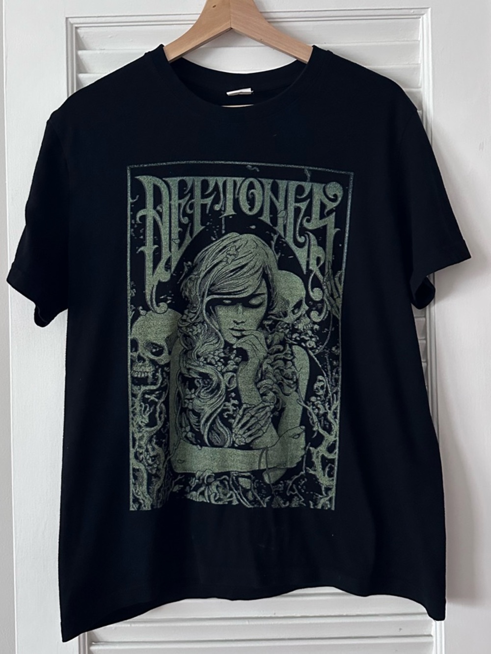 Deftones Graphic tee, black, green gothic girl/skull art print, blank tag, Large